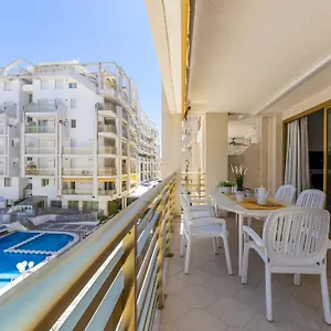 https://novelty-apts.top-hotels-tarragona.com